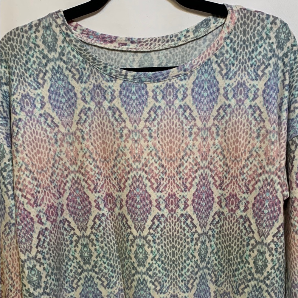 Onzie Pastel Patterned Top - Picture 3 of 6